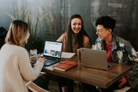 S1: Travel 🧳)Online group conversation )